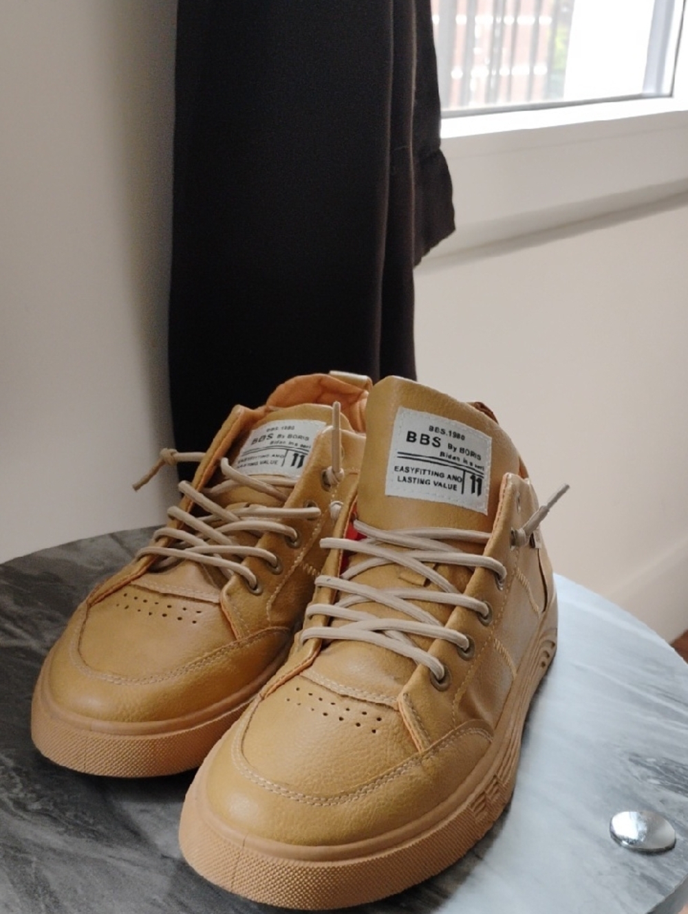 Men's Tan Leather Low-Top Sneakers